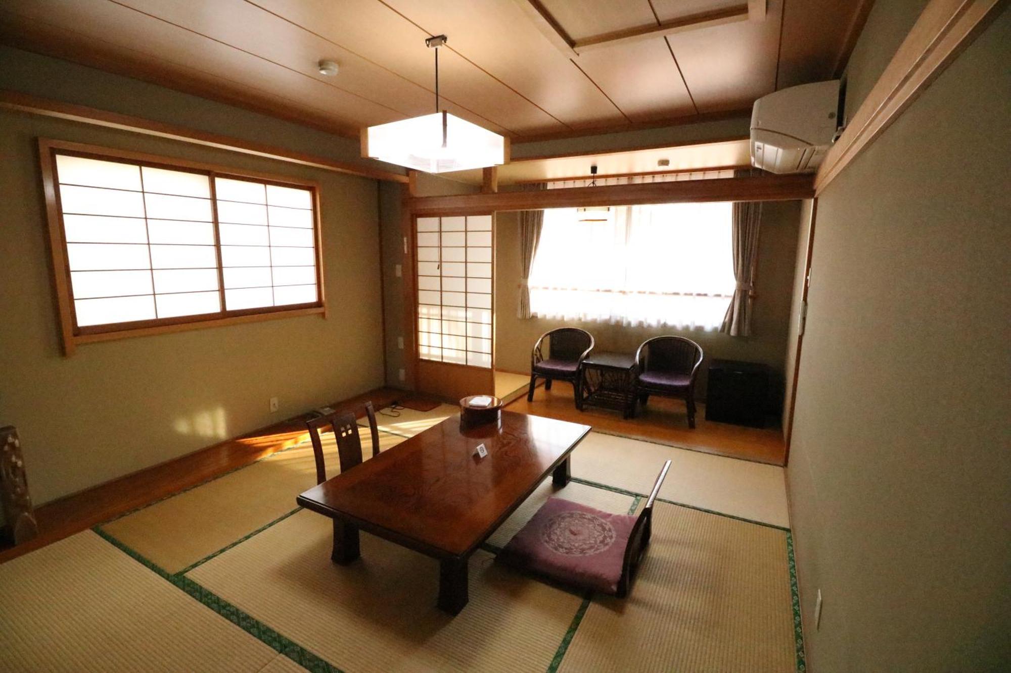 Wakamizusou Hotel Fujikawaguchiko Buitenkant foto