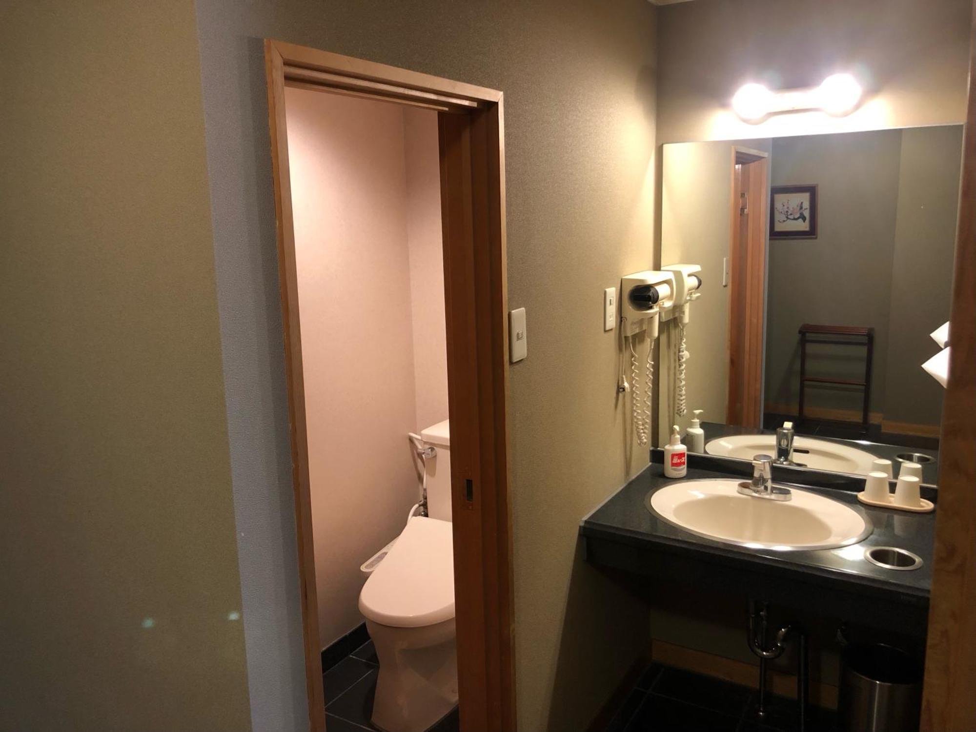 Wakamizusou Hotel Fujikawaguchiko Buitenkant foto