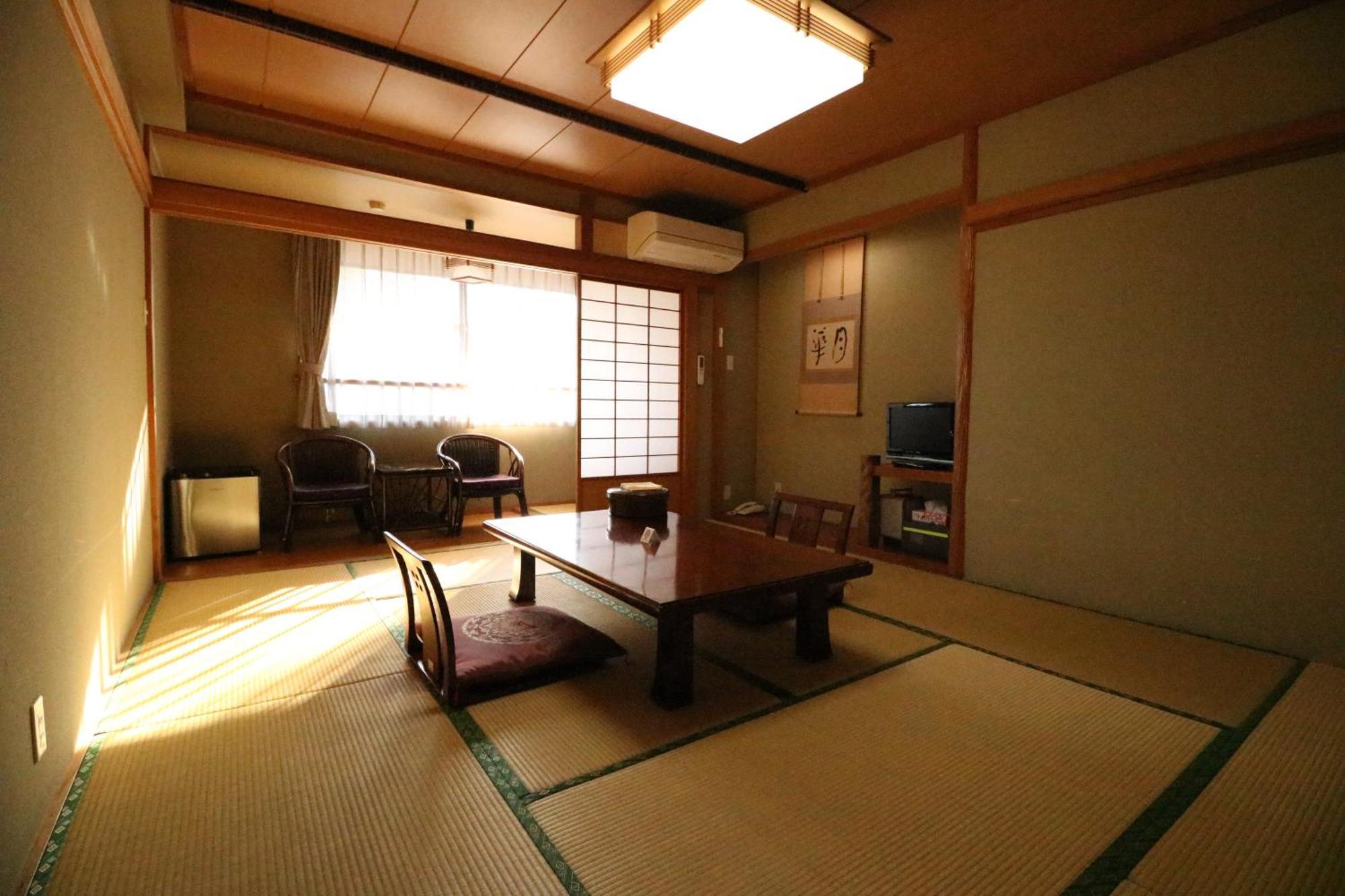 Wakamizusou Hotel Fujikawaguchiko Buitenkant foto