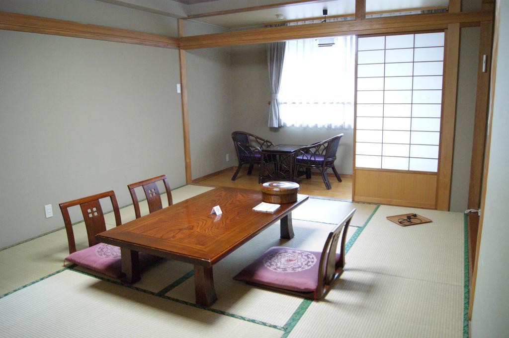 Wakamizusou Hotel Fujikawaguchiko Buitenkant foto
