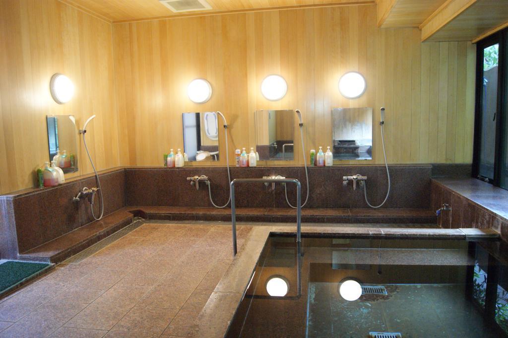 Wakamizusou Hotel Fujikawaguchiko Buitenkant foto